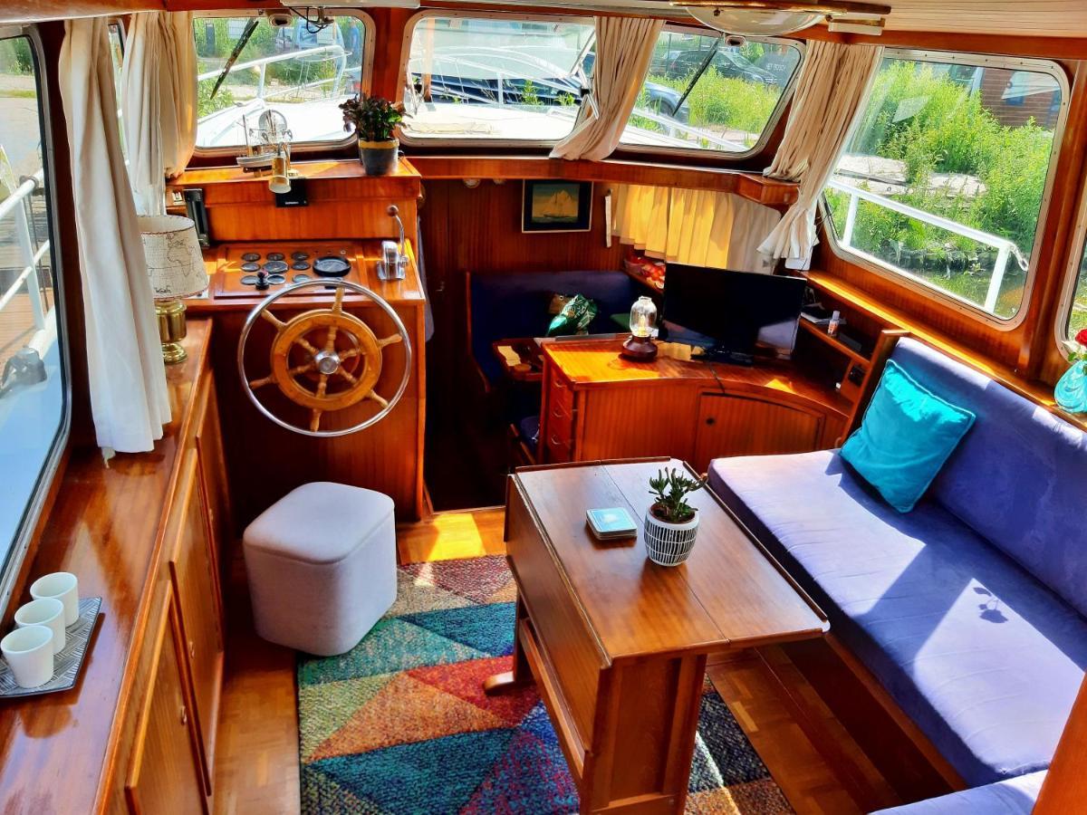 ホテル Motor Yacht Amstelle アムステルダム エクステリア 写真