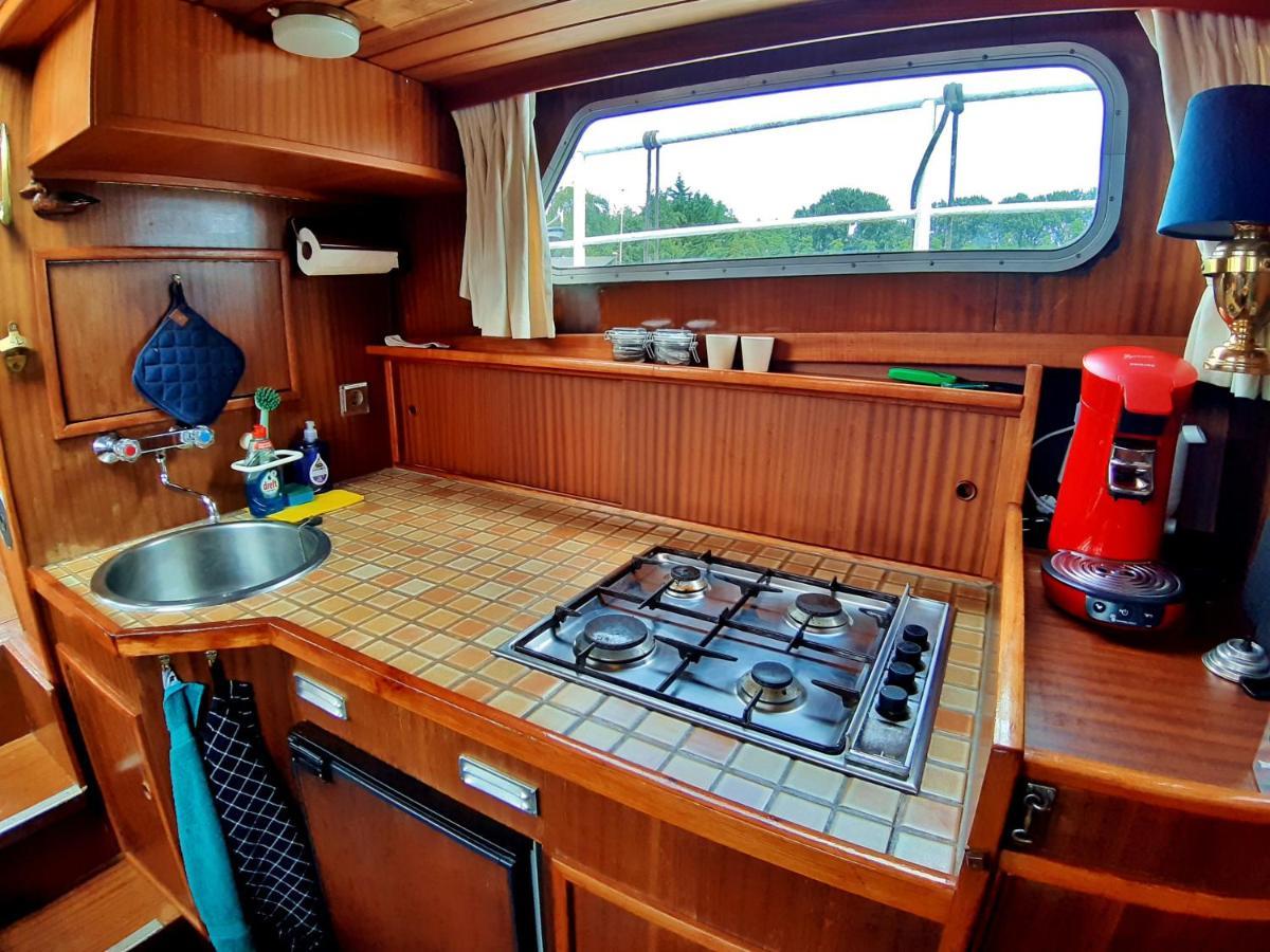 ホテル Motor Yacht Amstelle アムステルダム エクステリア 写真