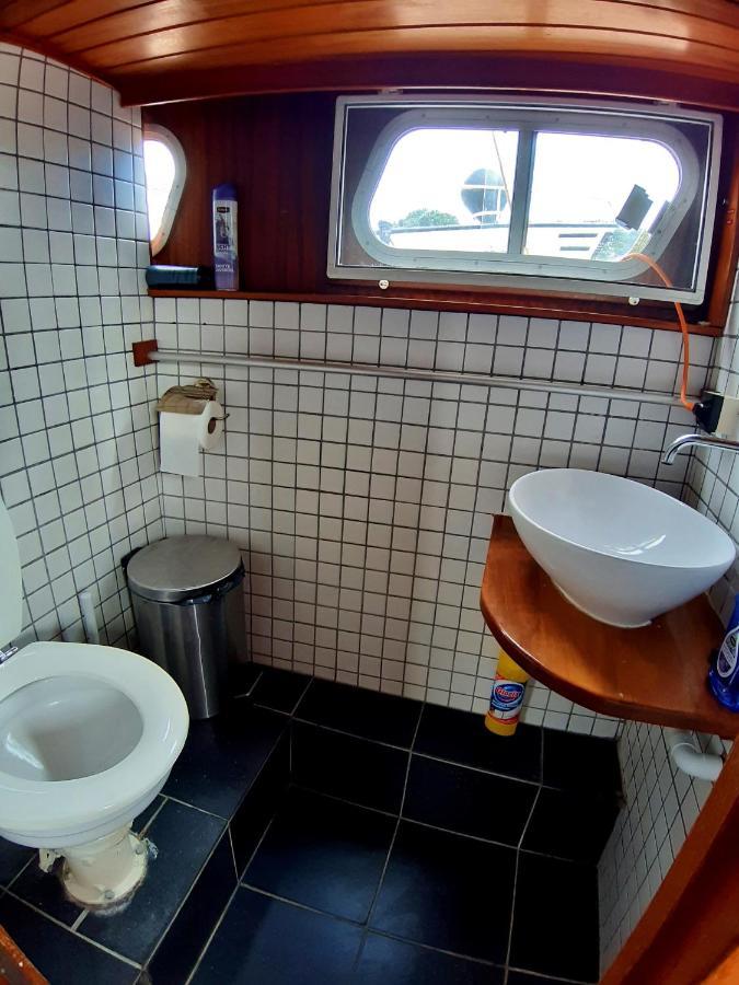 ホテル Motor Yacht Amstelle アムステルダム エクステリア 写真