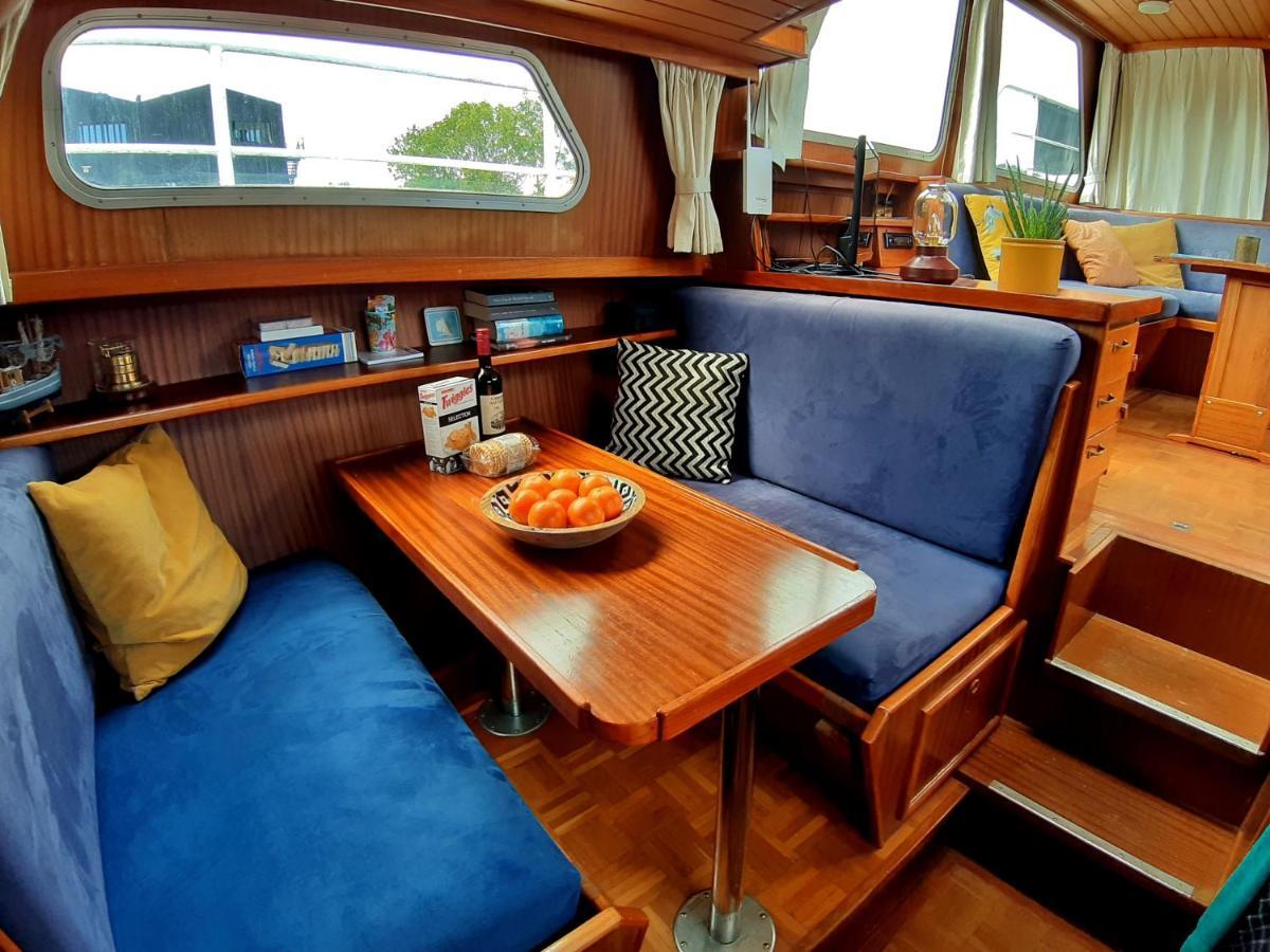 ホテル Motor Yacht Amstelle アムステルダム エクステリア 写真