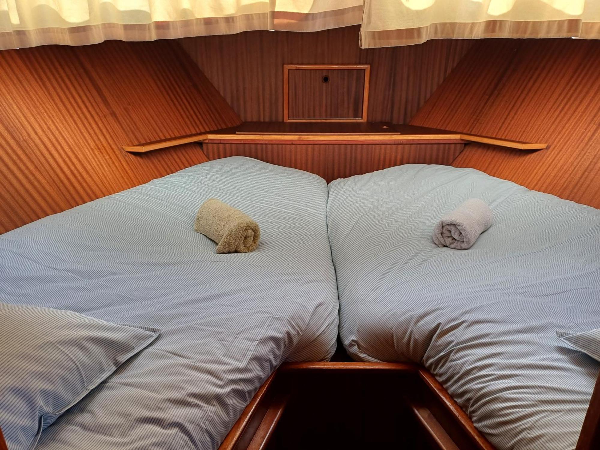 ホテル Motor Yacht Amstelle アムステルダム エクステリア 写真