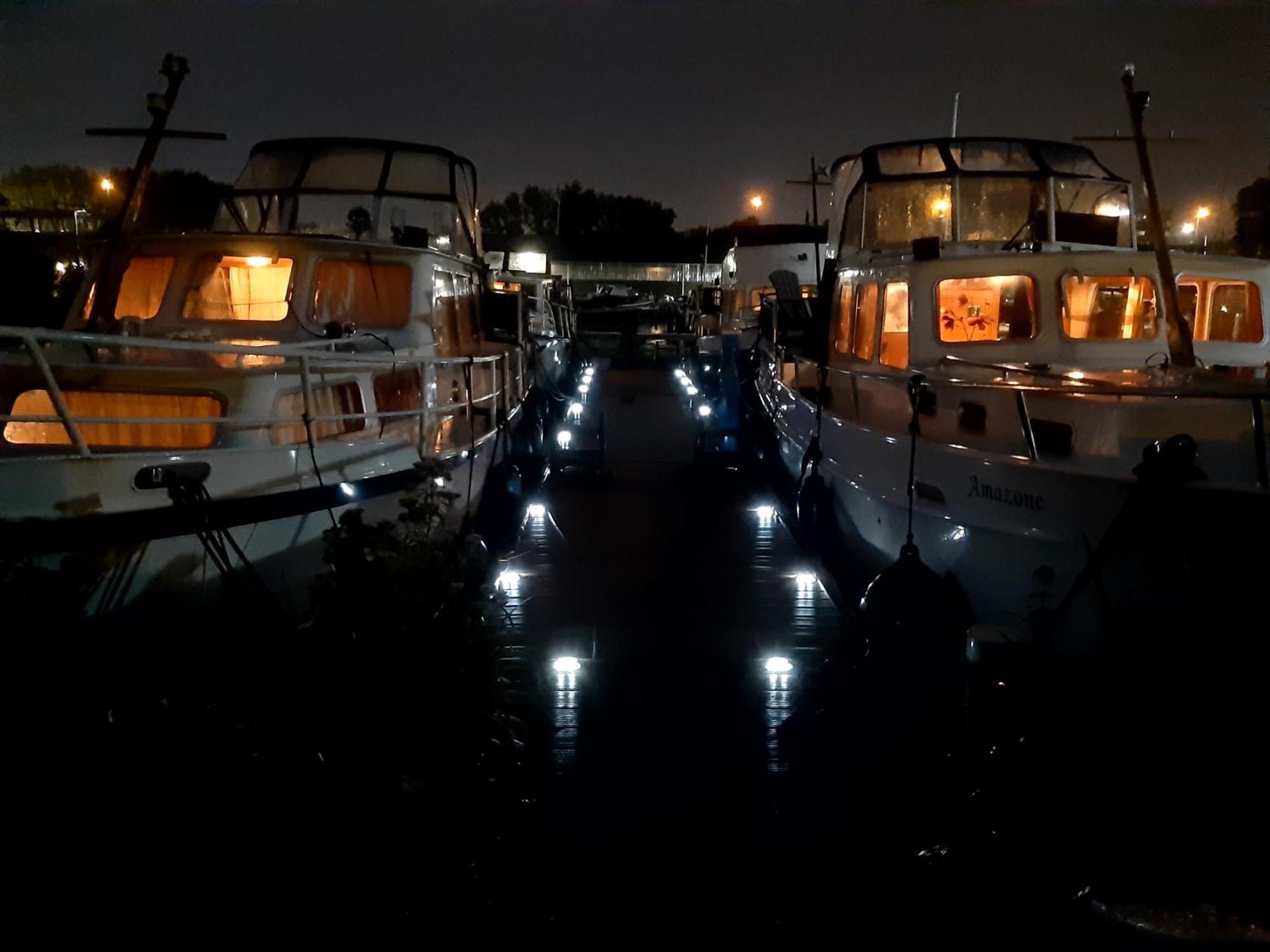 ホテル Motor Yacht Amstelle アムステルダム エクステリア 写真